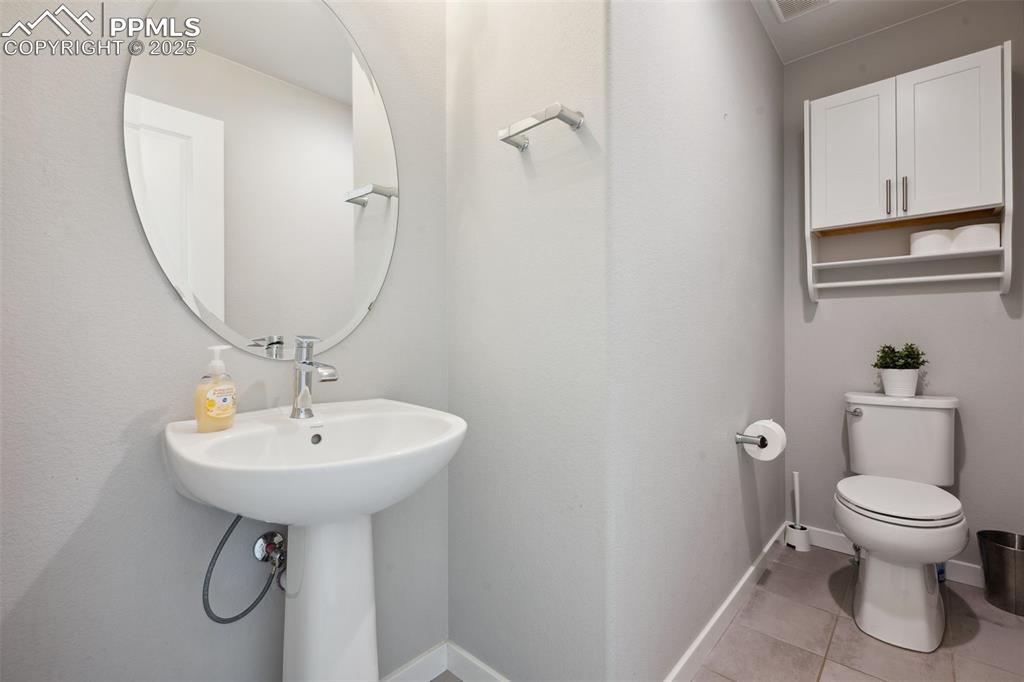 Image 13 of 30: Bathroom