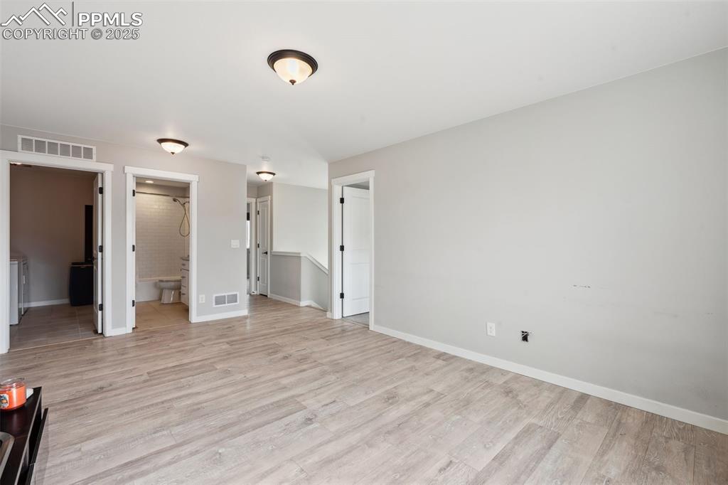 Image 15 of 30: Bedroom