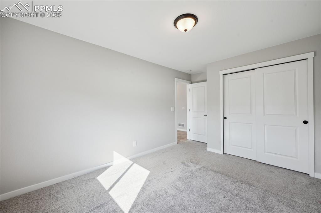 Image 17 of 30: Bedroom