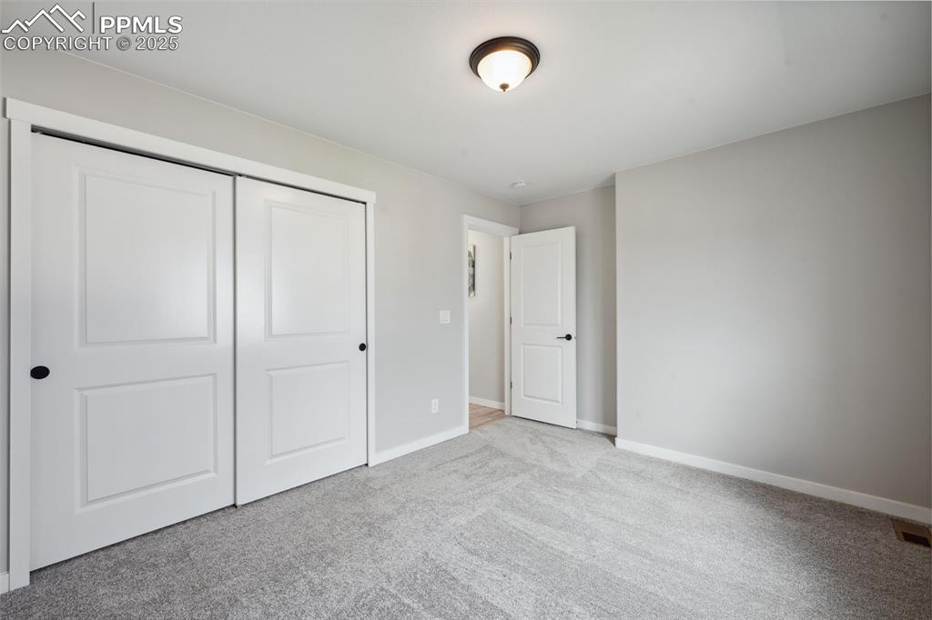 Image 19 of 30: Bedroom