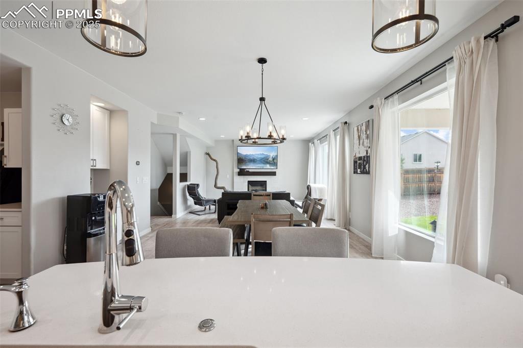 Image 5 of 30: Dining Area