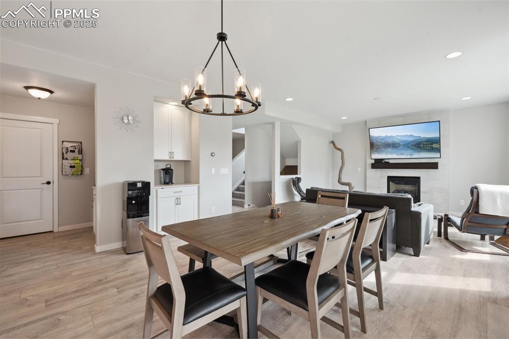Image 9 of 30: Dining Area