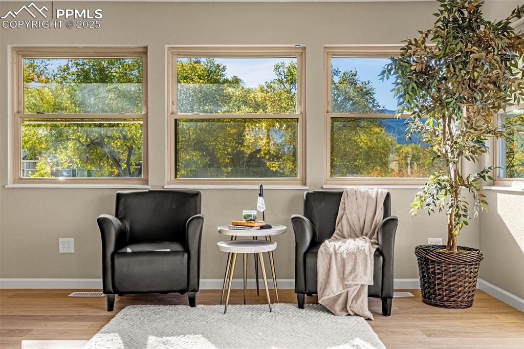 Image 10 of 49: Sitting Room