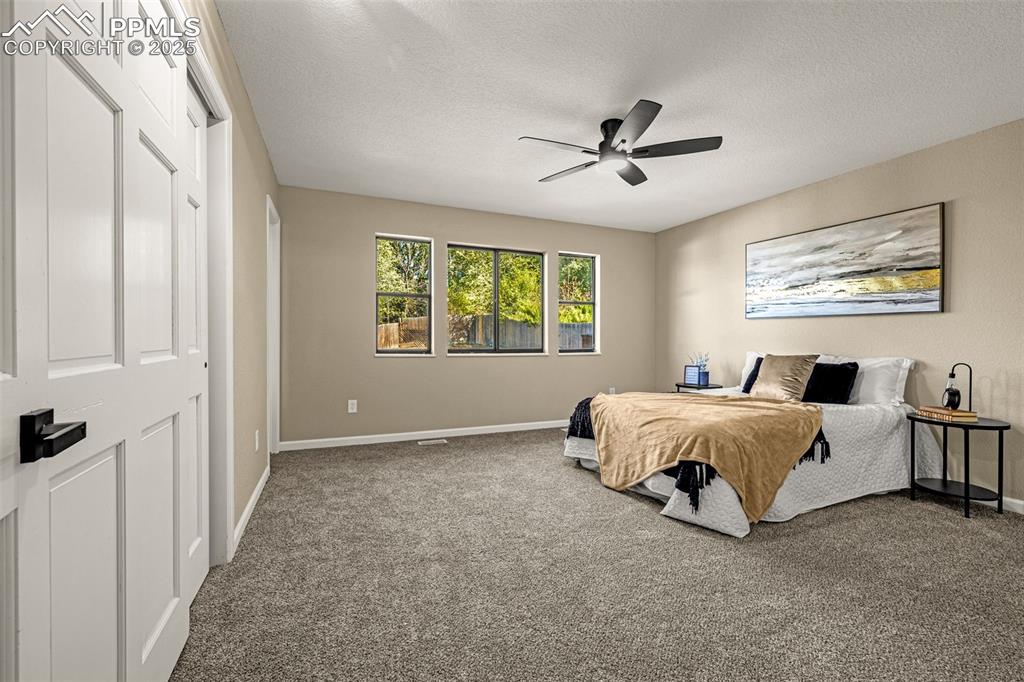 Image 19 of 49: Bedroom