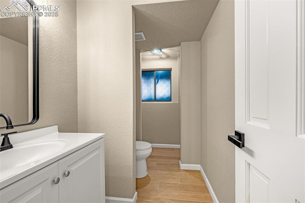 Image 28 of 49: Bathroom