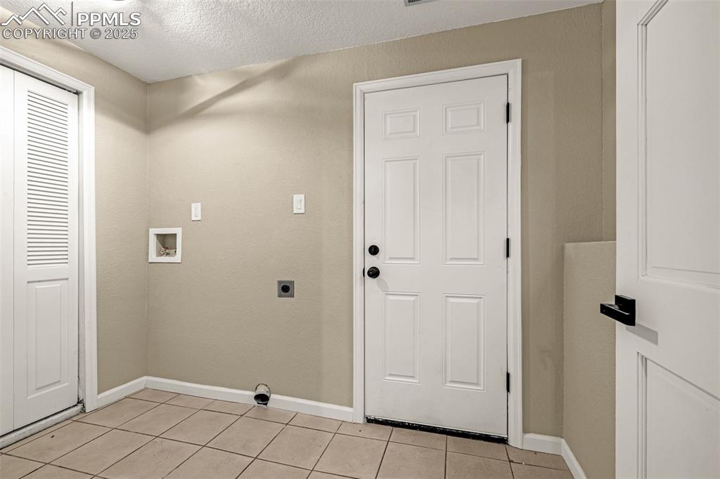 Image 29 of 49: Laundry