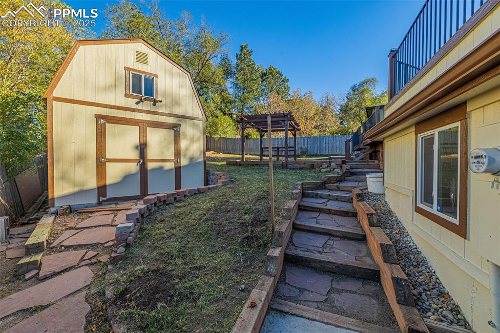 Image 39 of 49: Yard