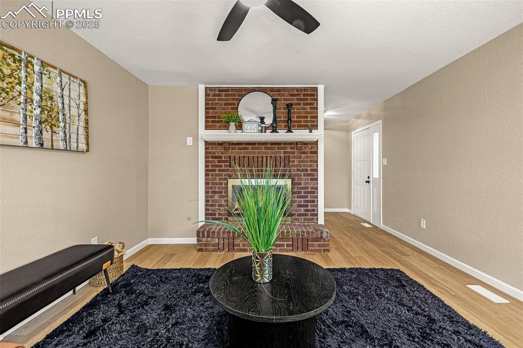 Image 5 of 49: Sitting Room