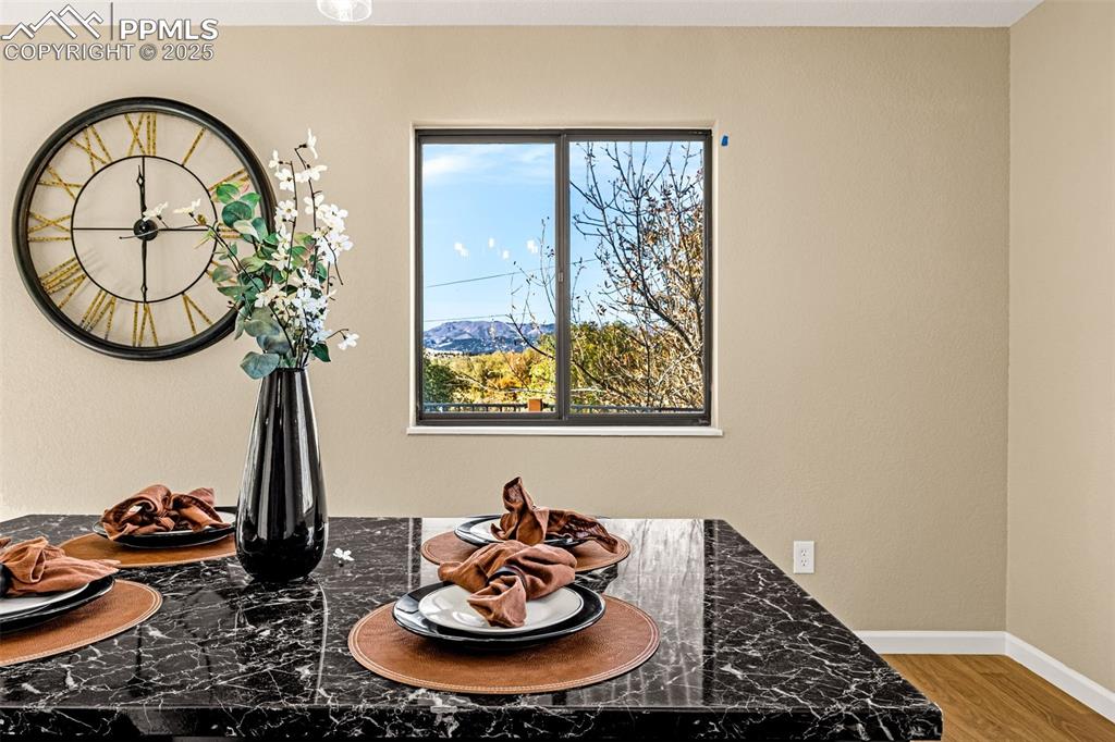 Image 9 of 49: Dining Area