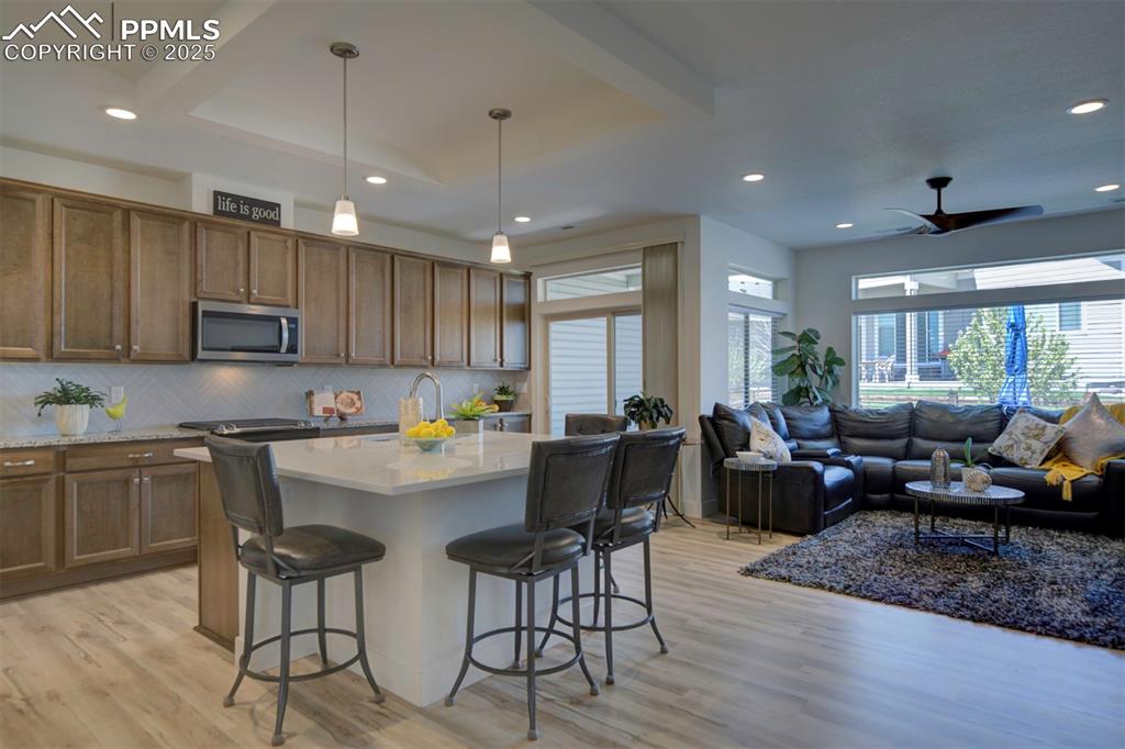 Image 10 of 50: Kitchen