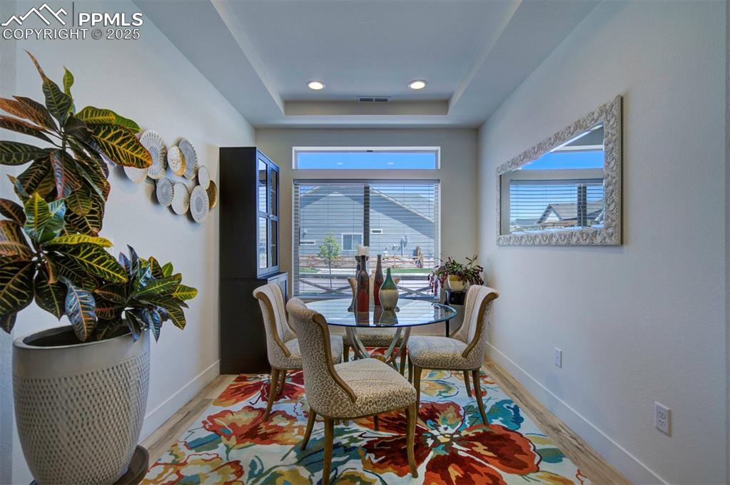 Image 9 of 50: Dining Area