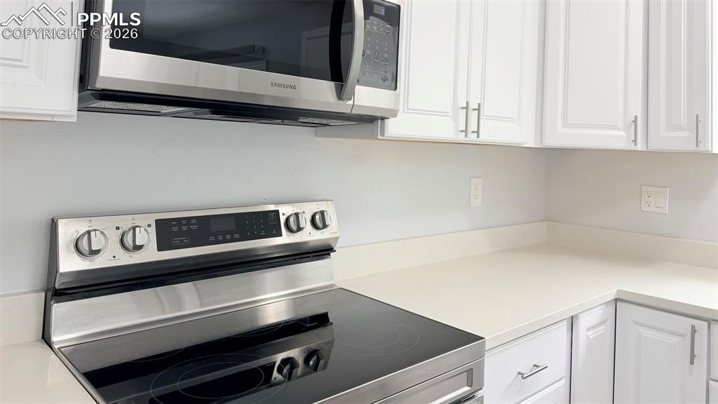 Image 11 of 39: Kitchen