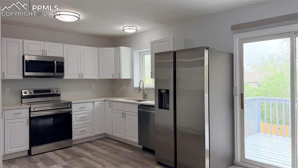 Image 13 of 39: Kitchen