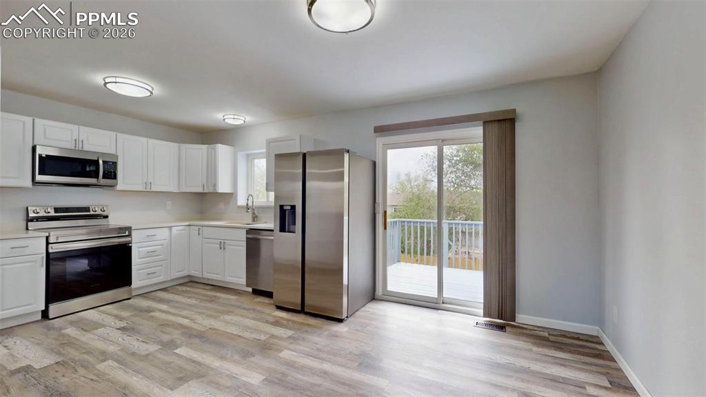 Image 14 of 39: Kitchen