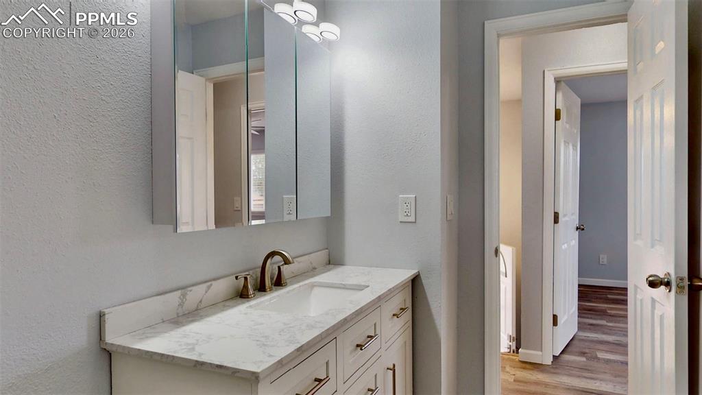 Image 19 of 39: Bathroom