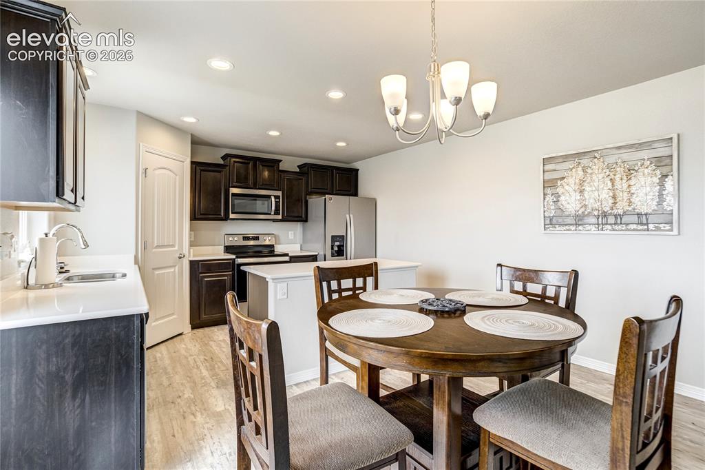 Image 11 of 38: Dining Area