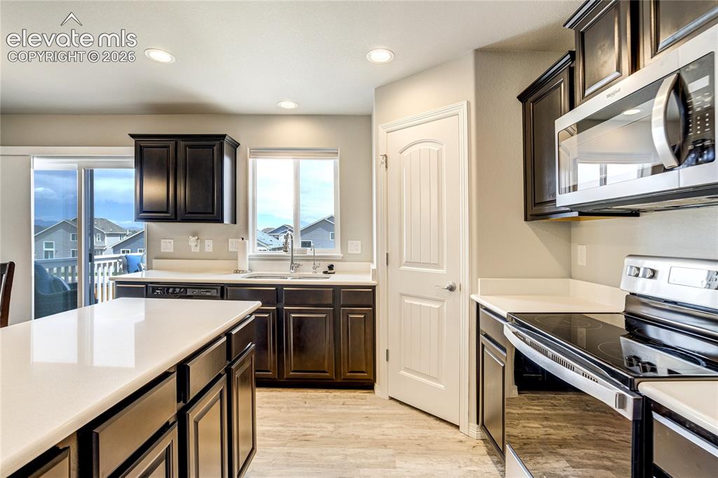 Image 15 of 38: Kitchen