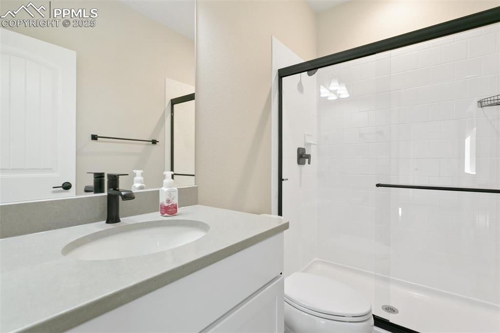 Image 38 of 47: Bathroom