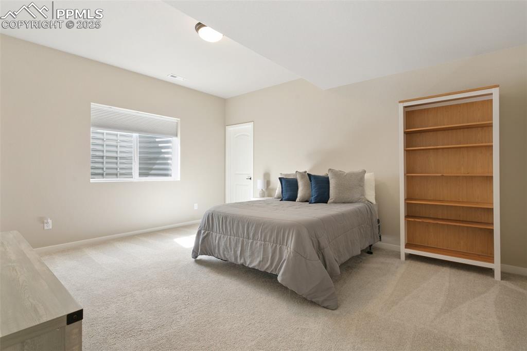 Image 39 of 47: Bedroom