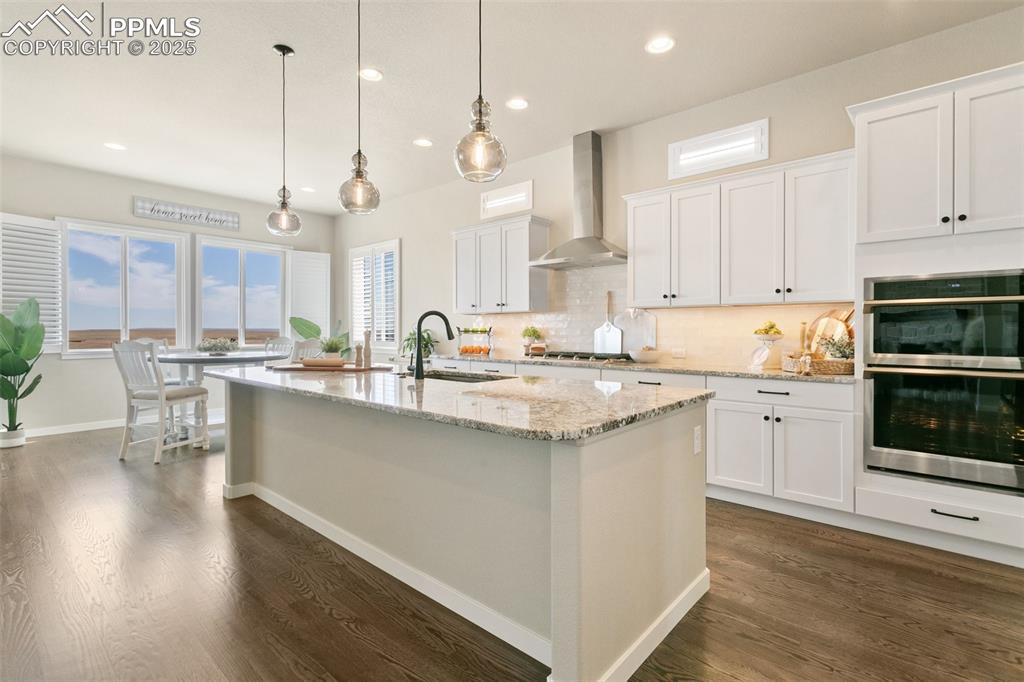 Image 8 of 47: Kitchen