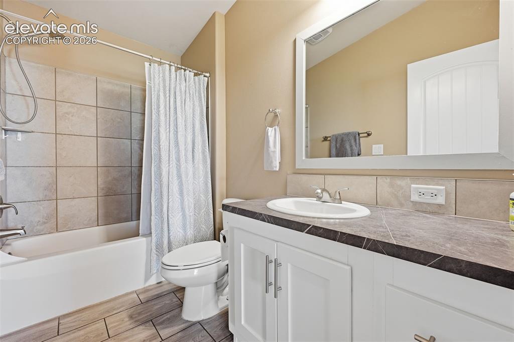 Image 16 of 27: Additional main level bedroom with natural light and open views