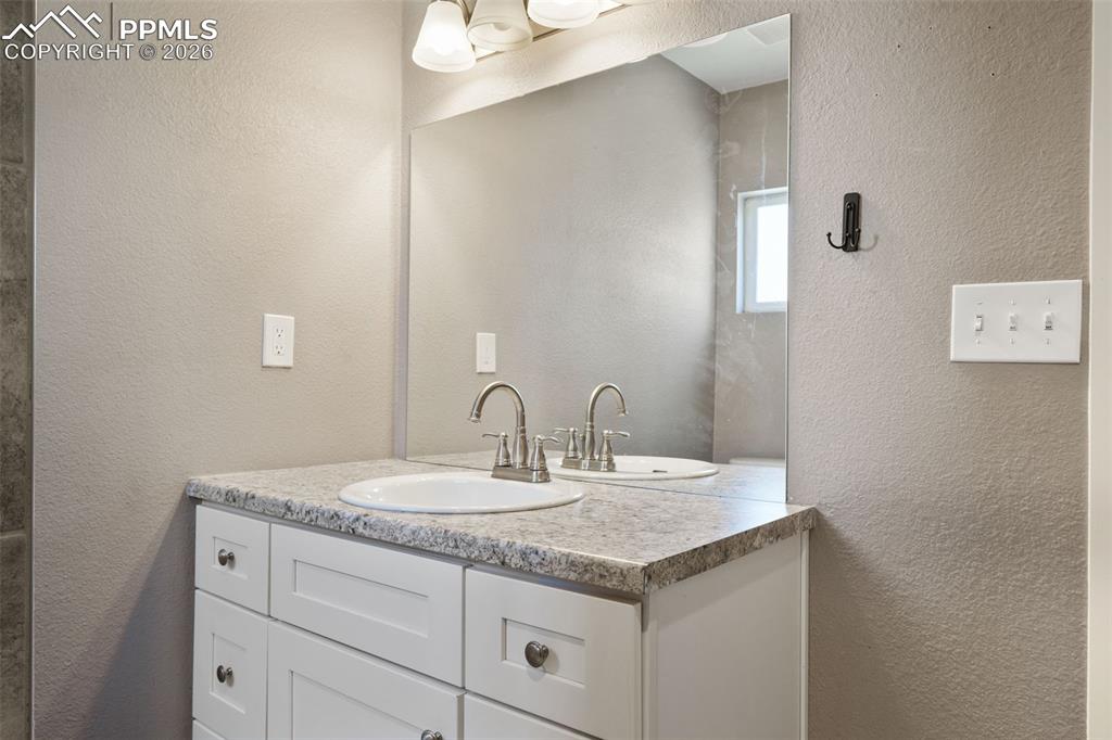 Image 15 of 26: Bathroom