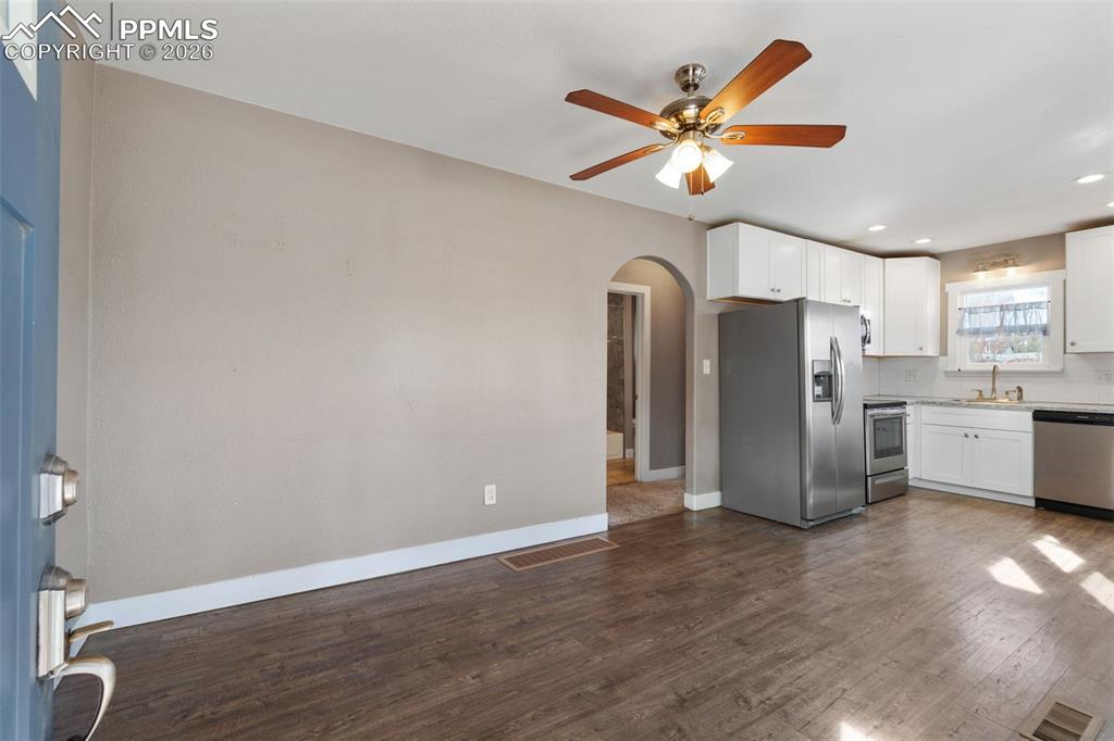 Image 4 of 26: Living Room