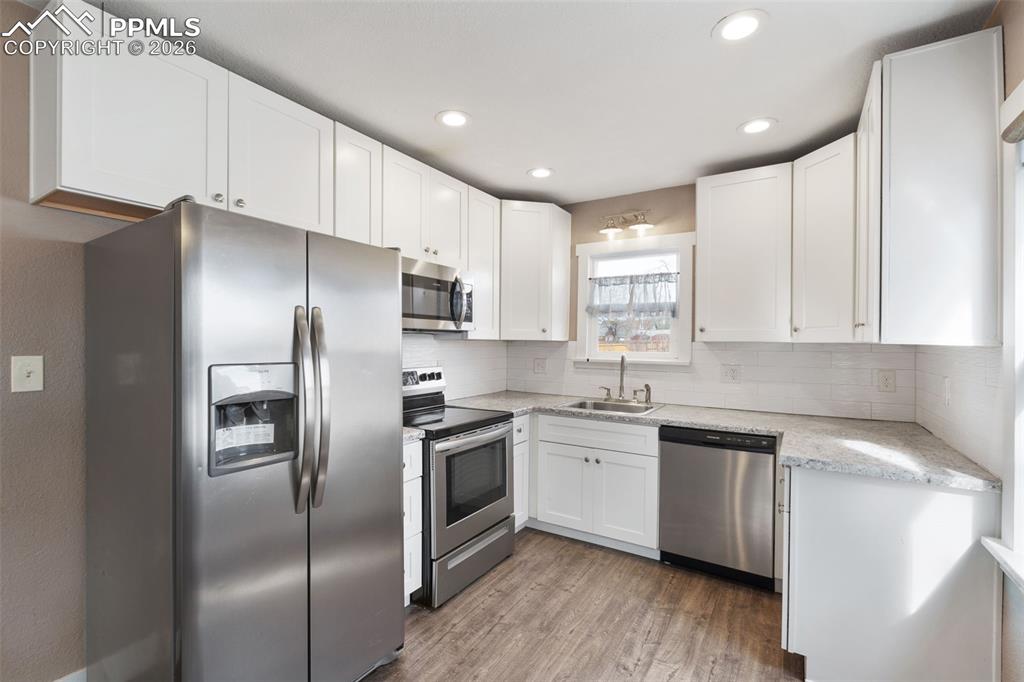 Image 8 of 26: Kitchen