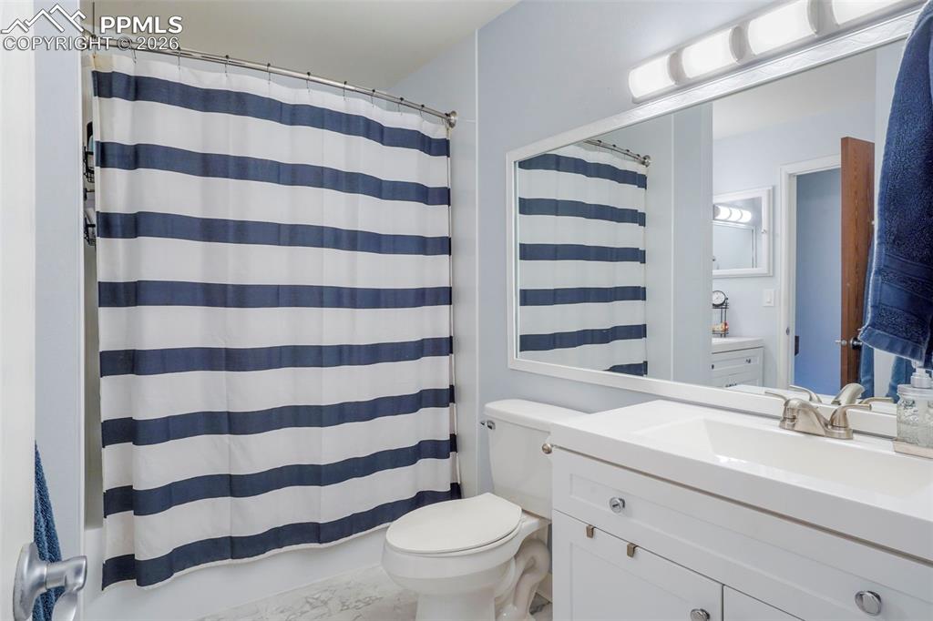 Image 15 of 26: Bathroom