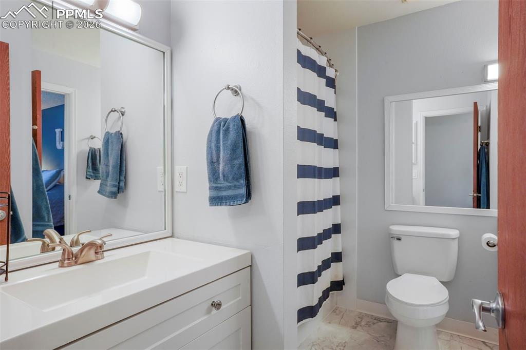 Image 16 of 26: Bathroom