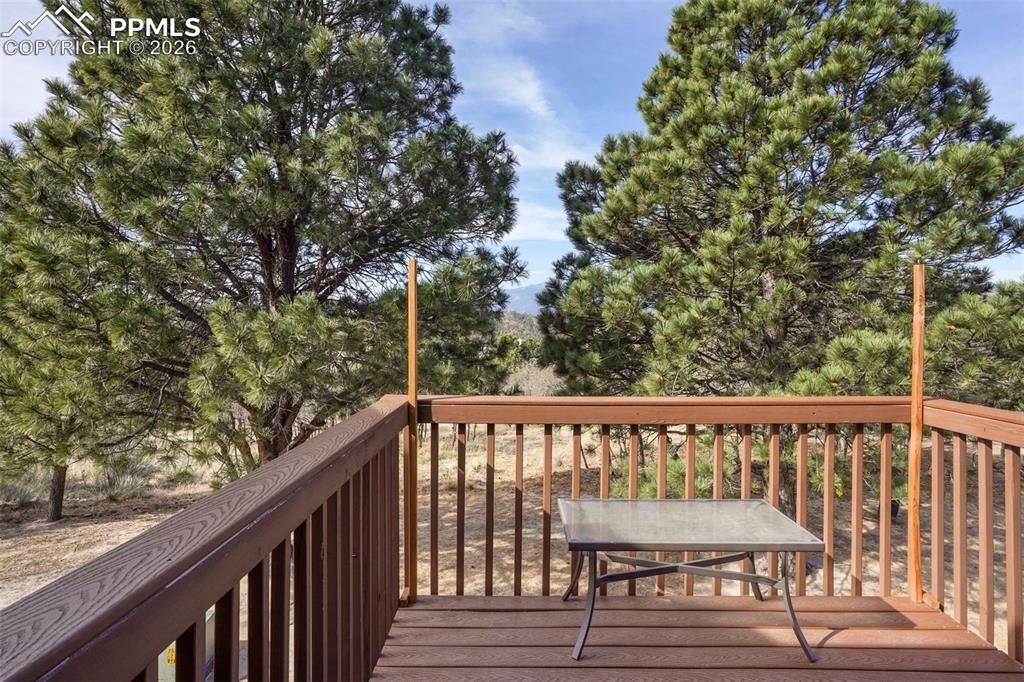 Image 19 of 26: Deck