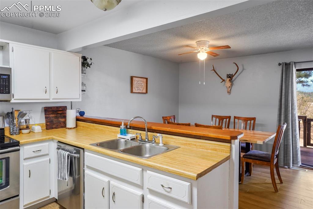 Image 9 of 26: Kitchen