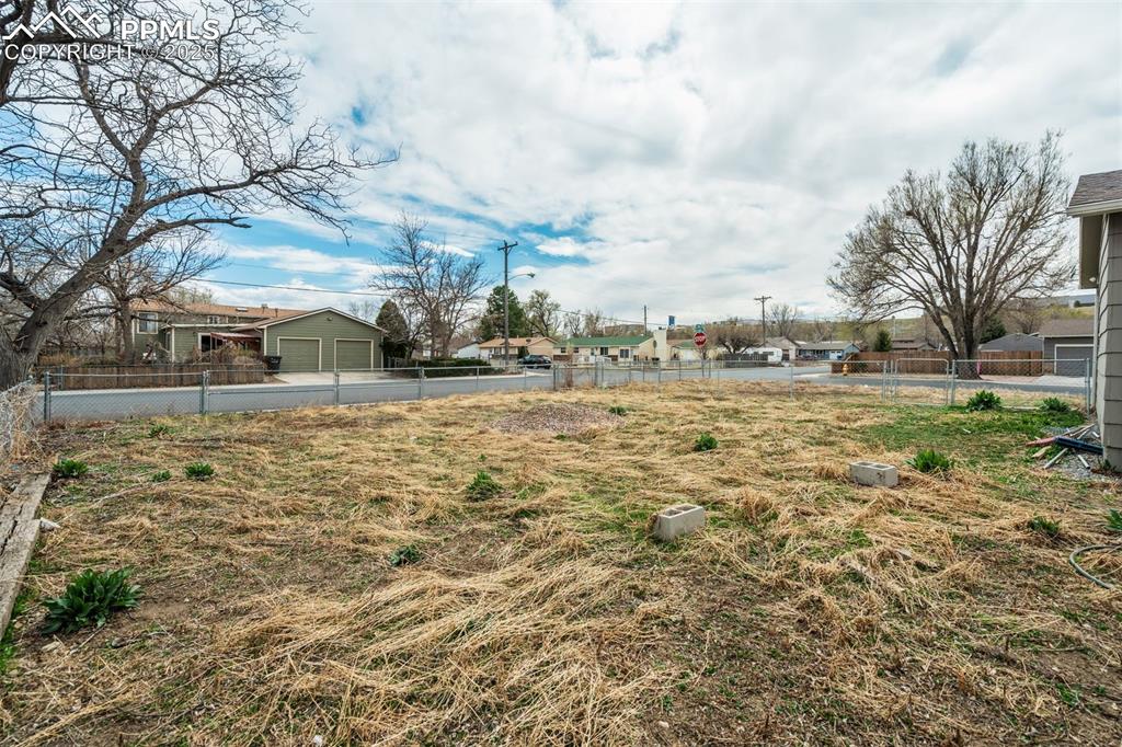 Image 29 of 29: View of yard