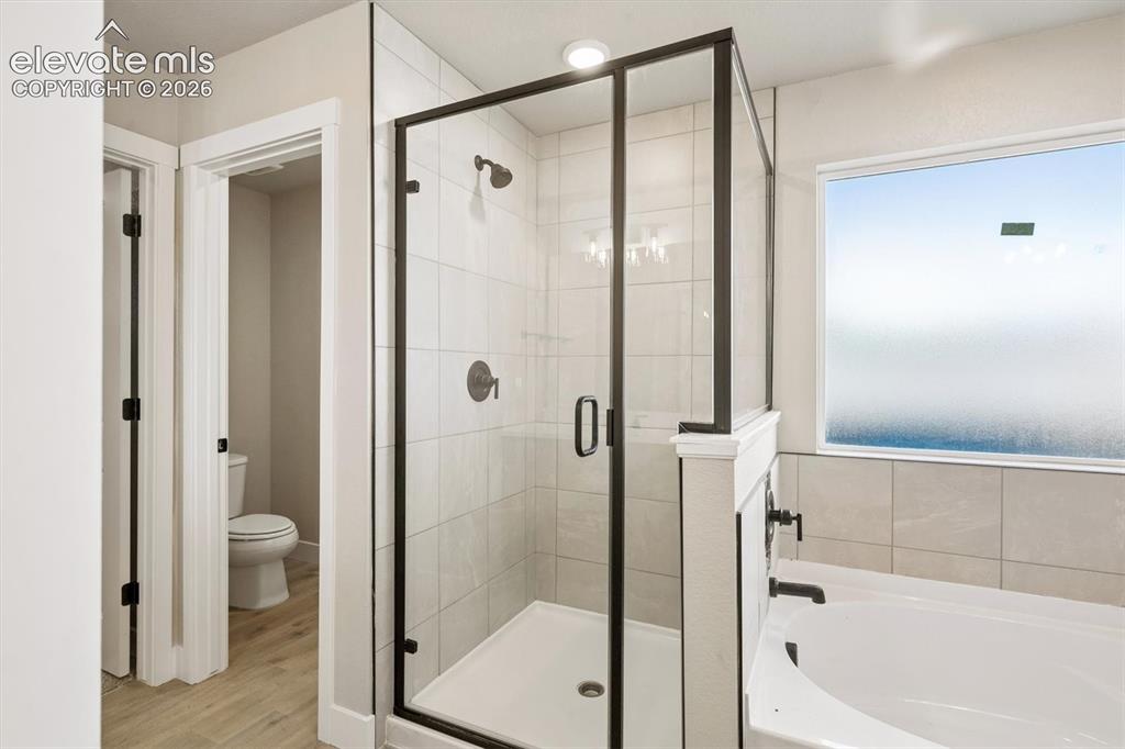 Image 22 of 32: Bathroom