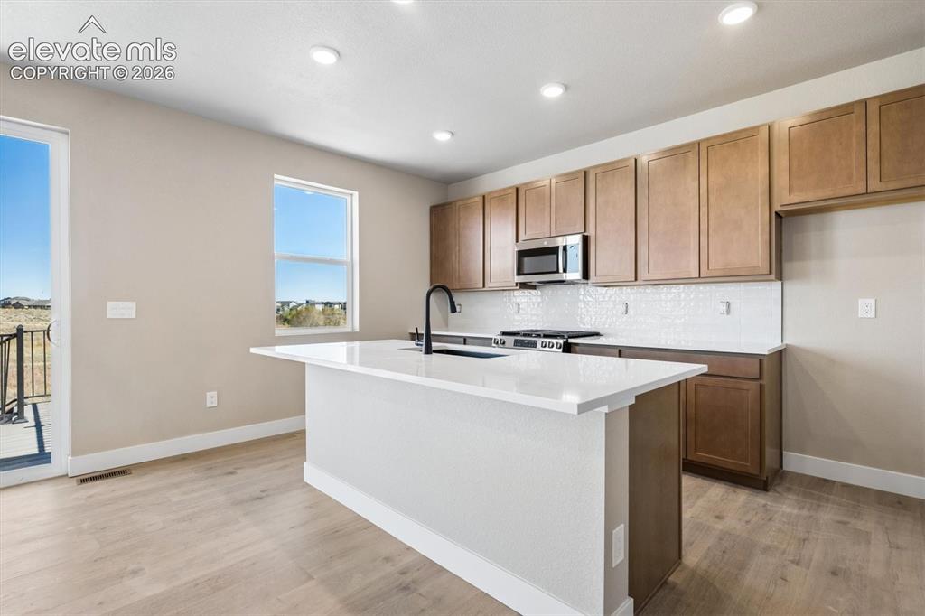 Image 8 of 32: Kitchen