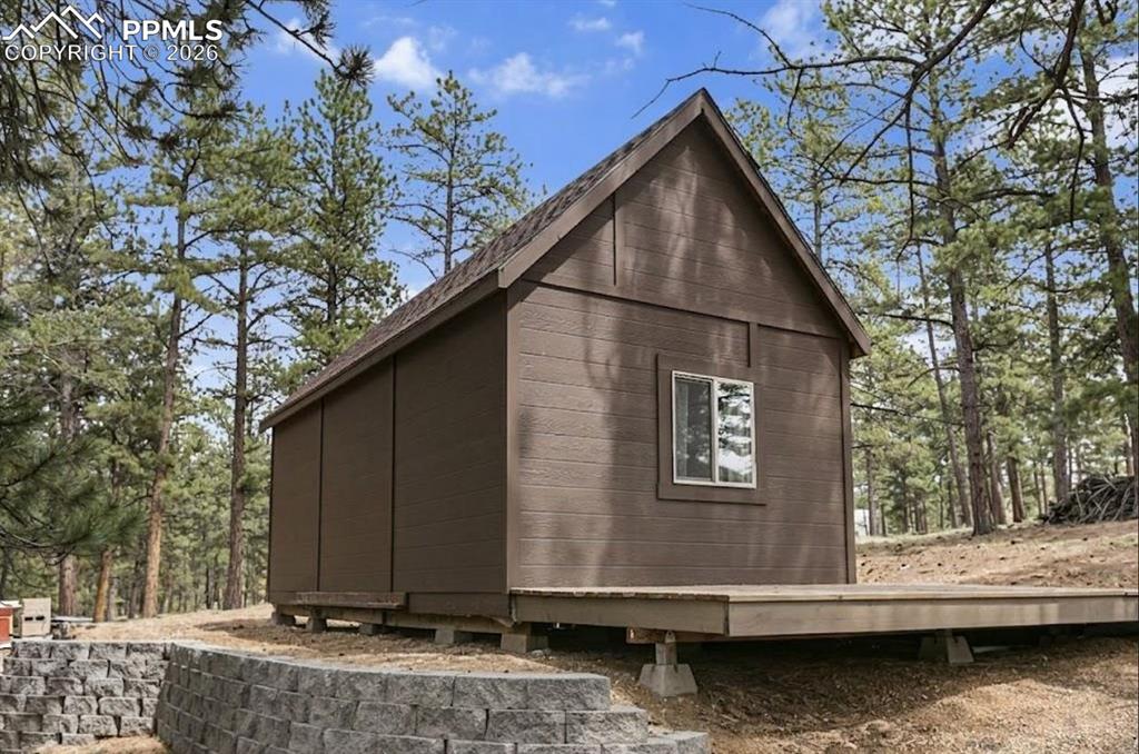 Image 12 of 21: One-room dry cabin.