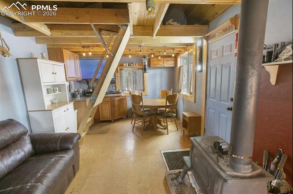 Image 14 of 21: One-room dry cabin