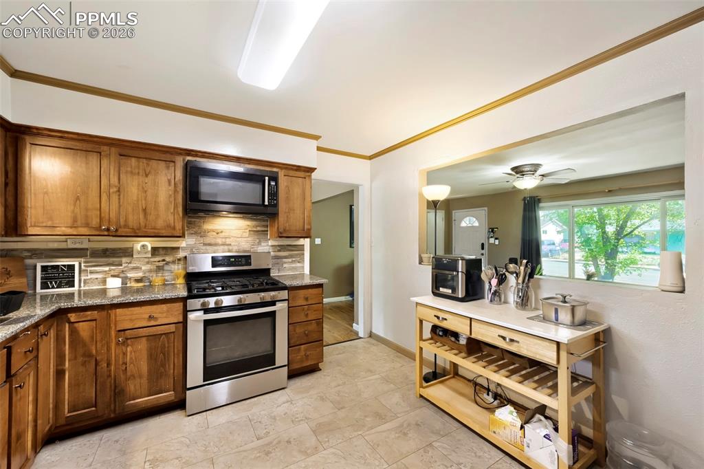 Image 10 of 28: Kitchen