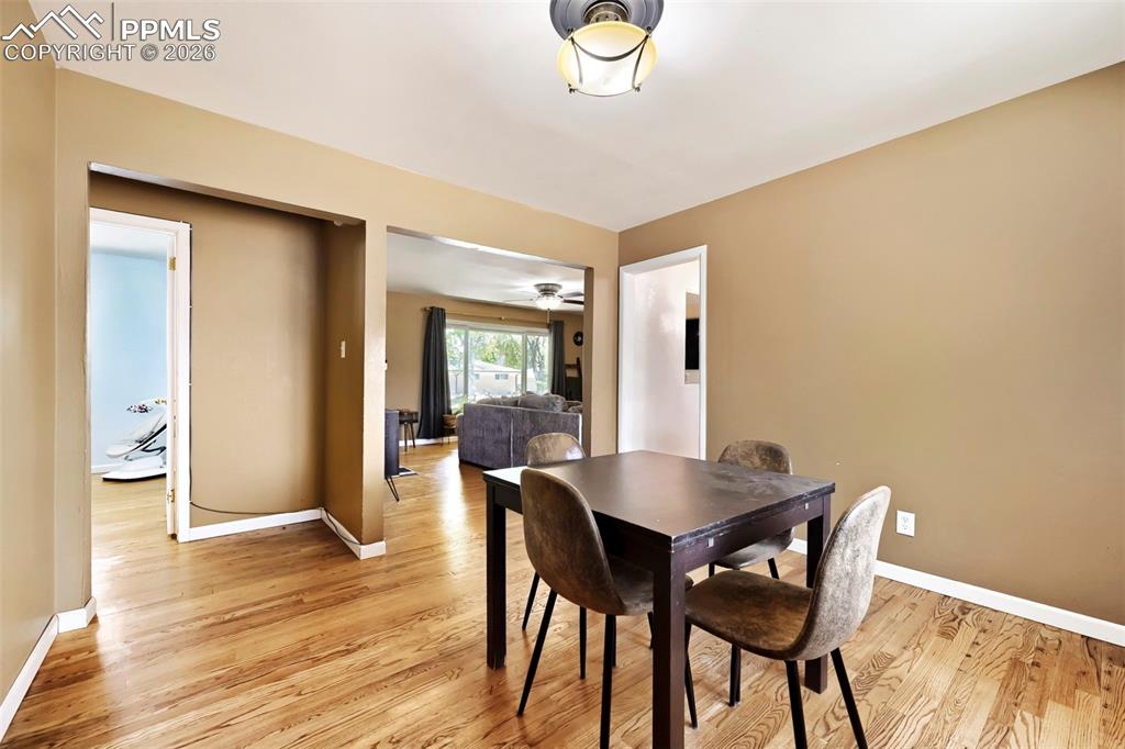 Image 12 of 28: Dining Area