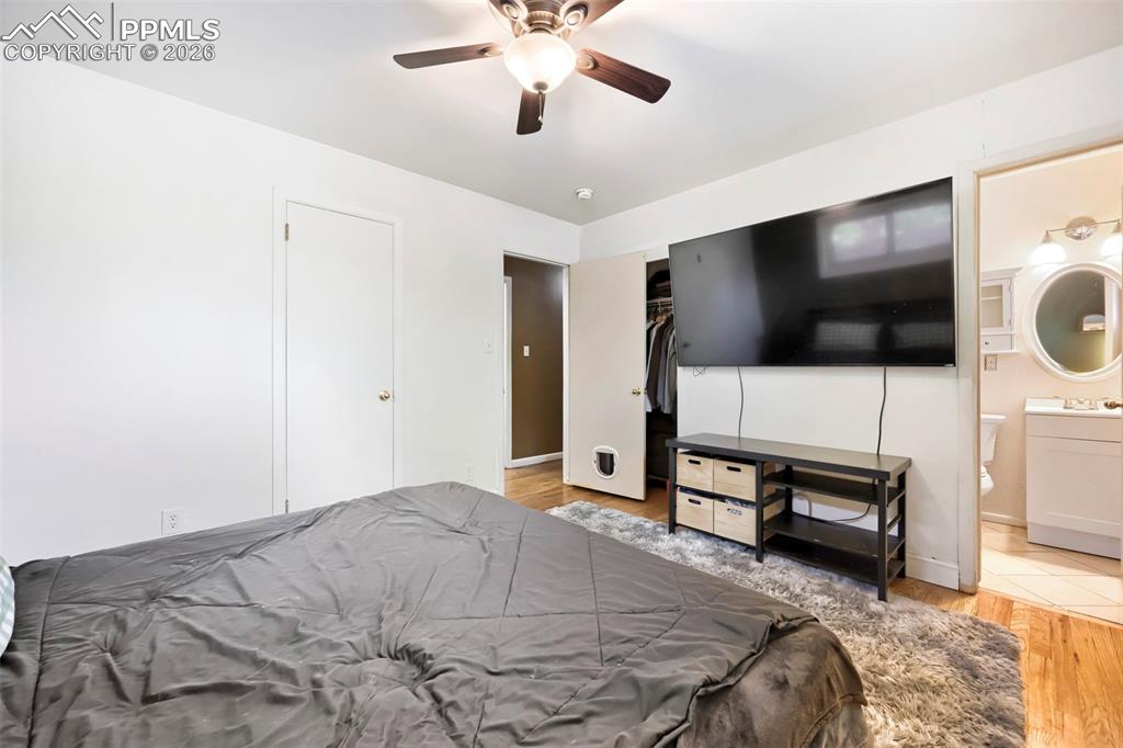 Image 16 of 28: Bedroom