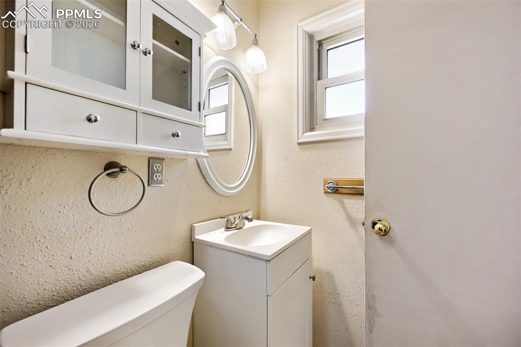 Image 24 of 28: Bathroom