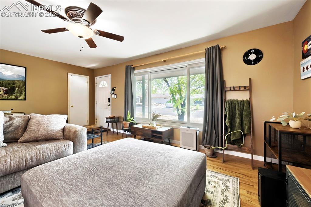 Image 7 of 28: Bedroom