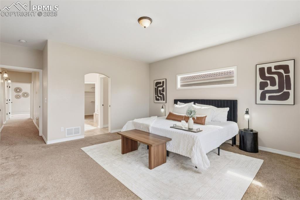 Image 19 of 44: Bedroom