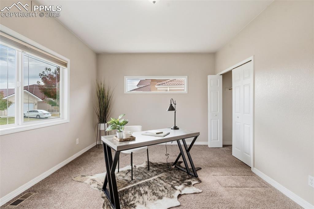 Image 23 of 44: Office