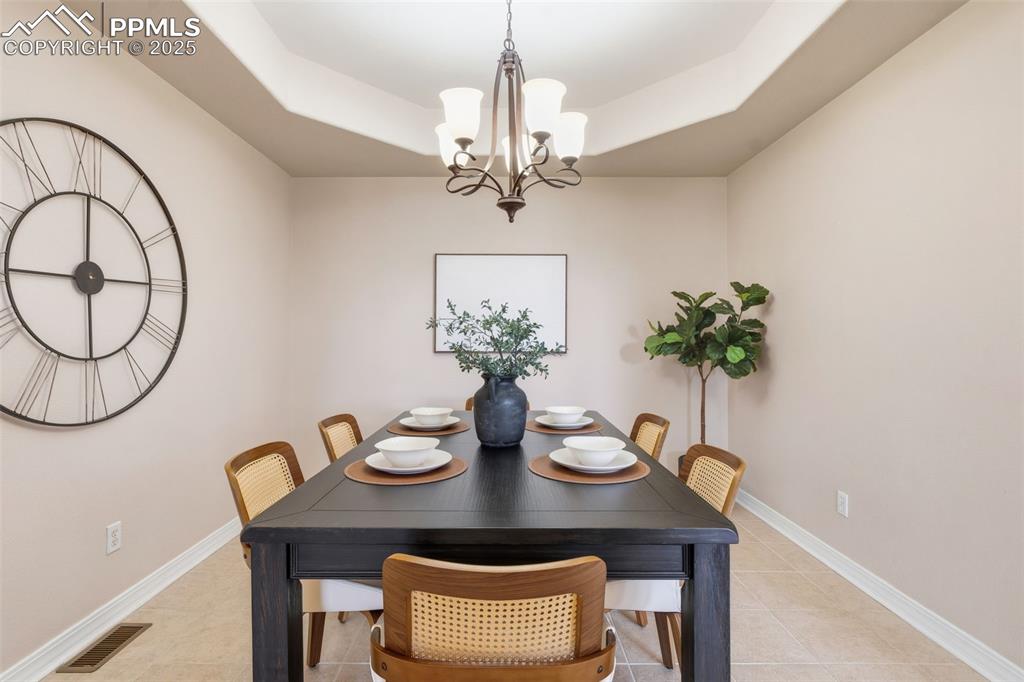 Image 9 of 44: Dining Area