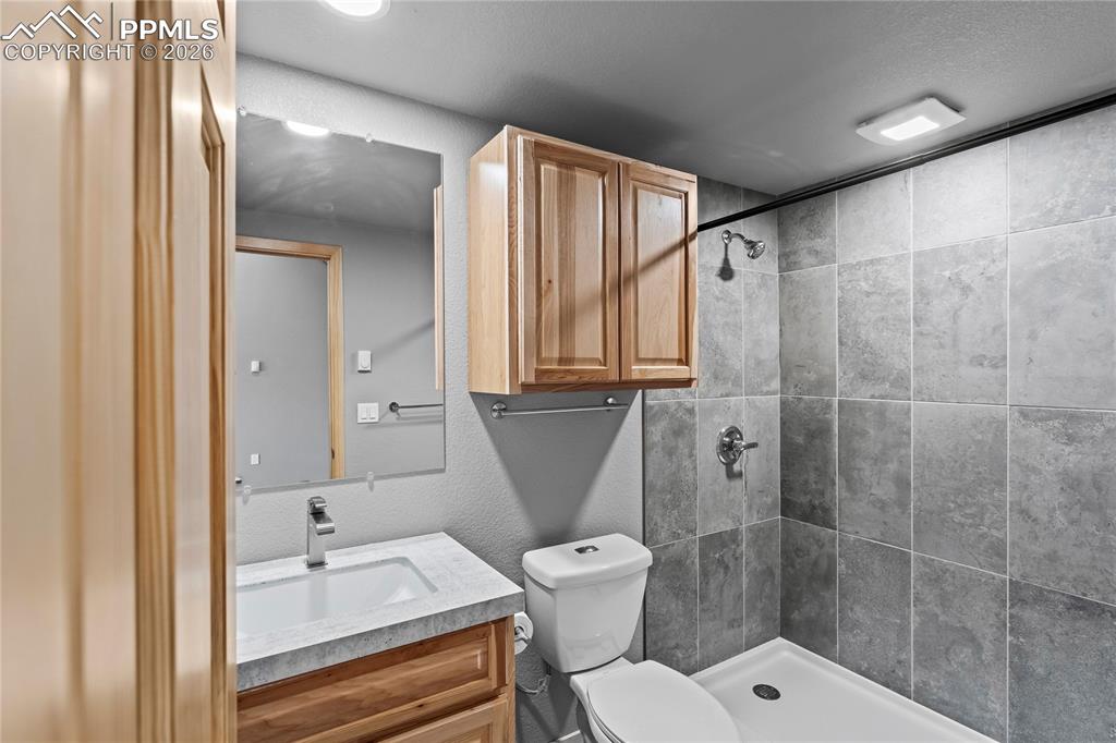 Image 15 of 29: Bathroom