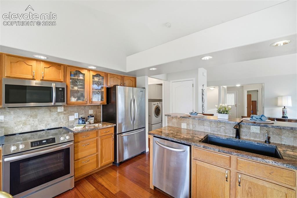 Image 10 of 47: Kitchen