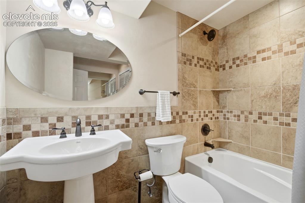 Image 30 of 47: Bathroom