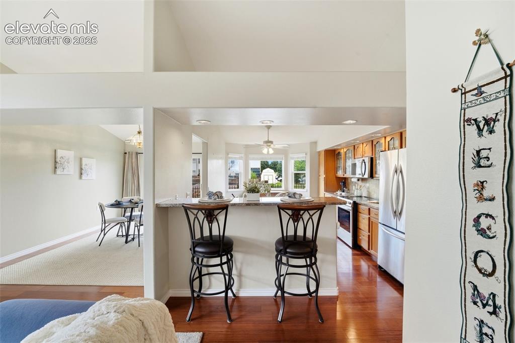Image 7 of 47: Kitchen