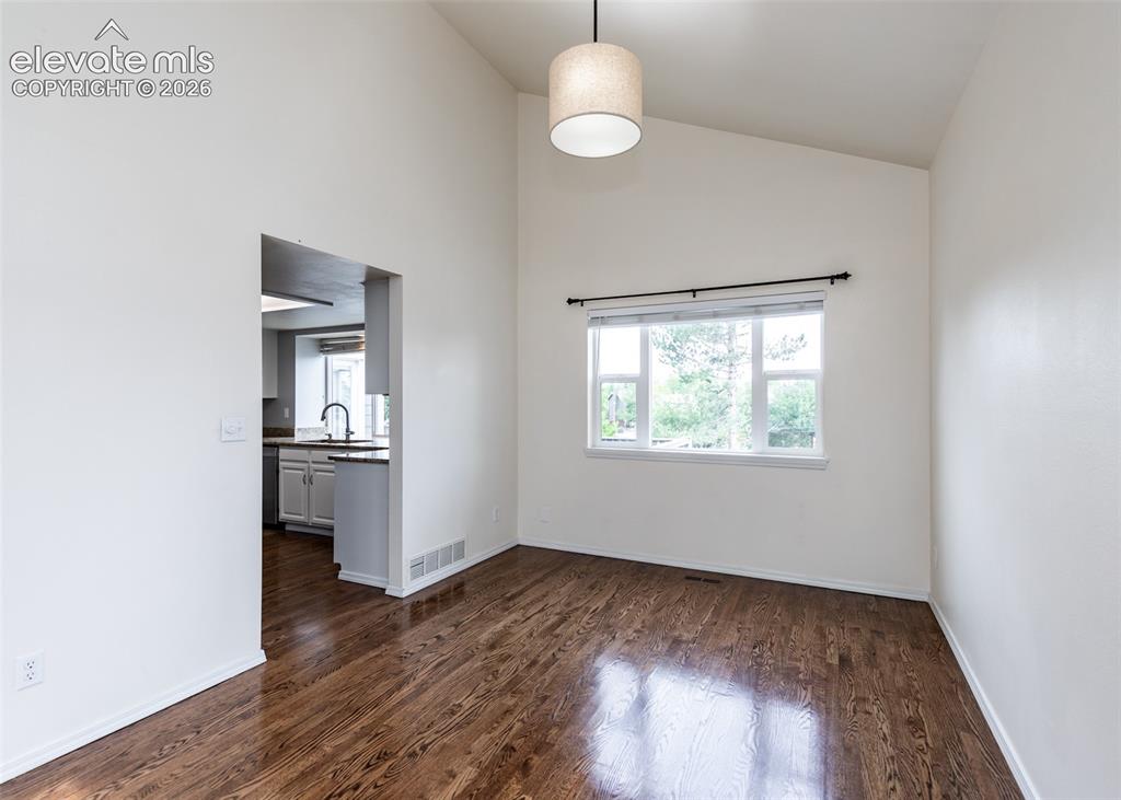 Image 13 of 41: Dining Room